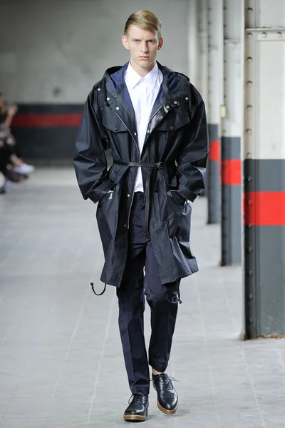 Look 3
